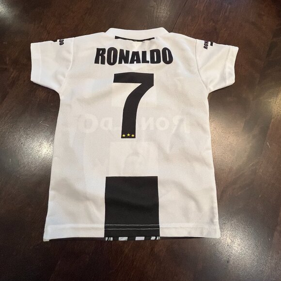 JUVENTUS F.C. Football Fan Version Jersey Child's Size 2 Cristiano Ronaldo #7 - Picture 4 of 4